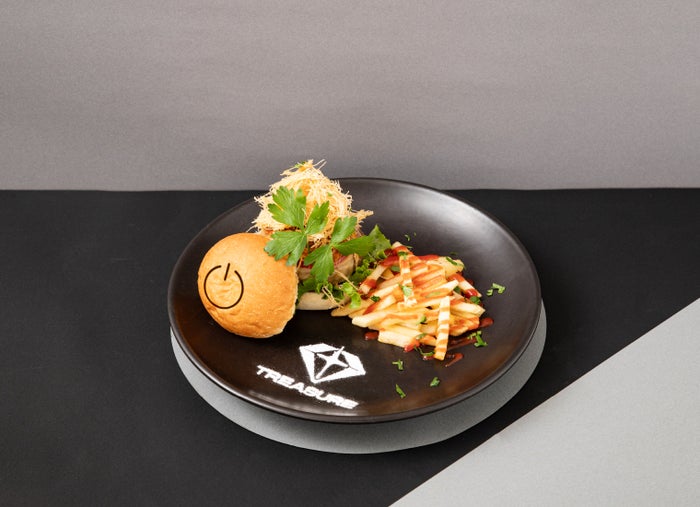 REBOOT BURGER税込1,859円（C）YG